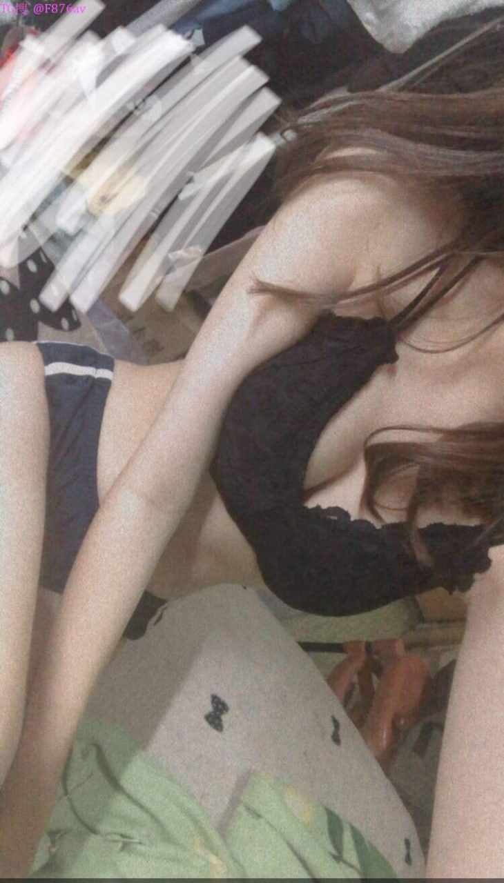 Cháu có muốn nếm thử mùi lồn của cô không