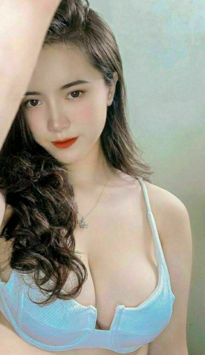 Em giúp việc chăm chỉ bú cu cho ông chủ